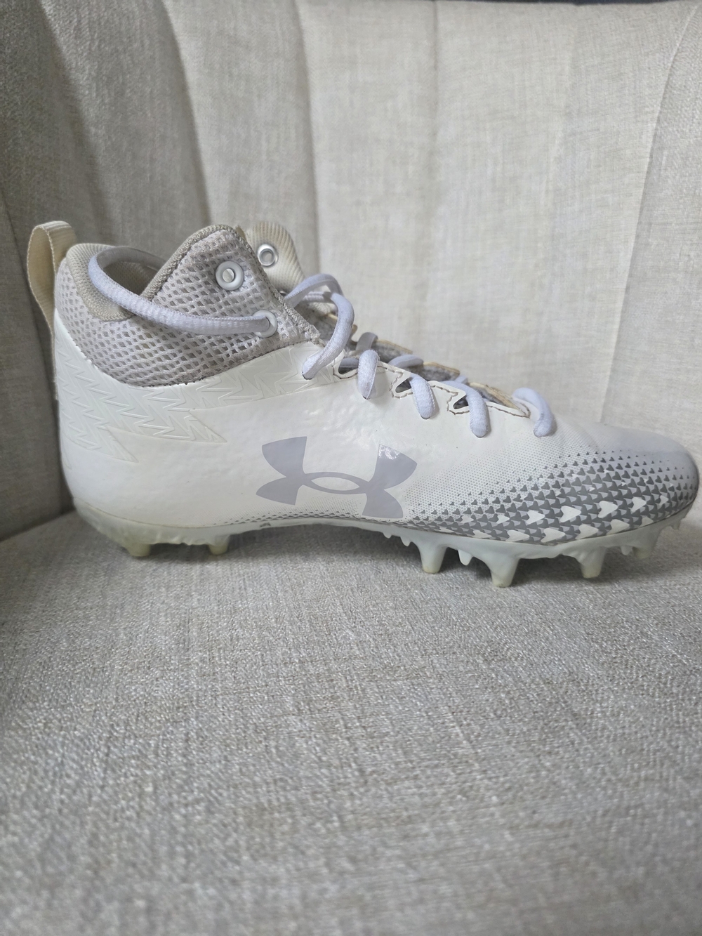 Under Armour Youth Football Cleats, Youth 3.5Y - Picture 6 of 7